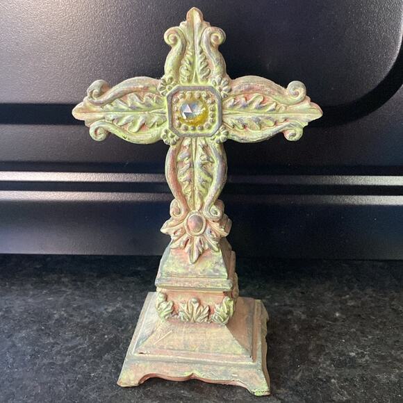 Greenbrier green washed‎ cross statue - Picture 4 of 4